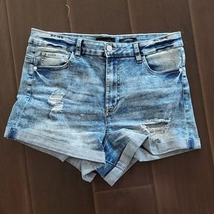 Kendall + Kylie the icon short